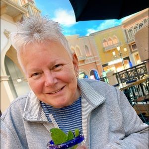 Meet your Posher, Deborah